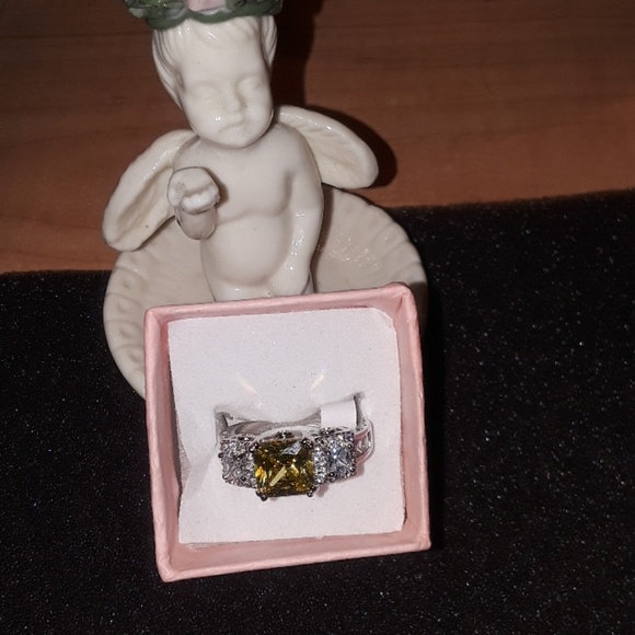 Ladies Peridot & White Sapphire Ring - Picture 3 of 6